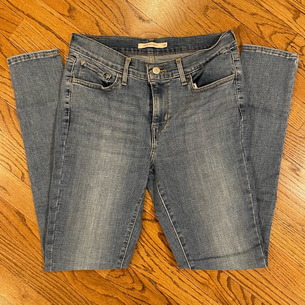 EUC Levi’s 710 Super Skinny (Size 30)